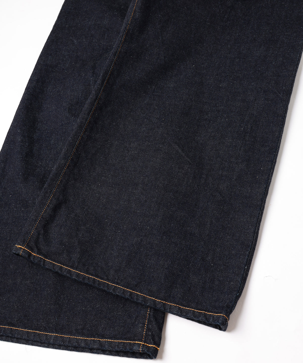ONE TUCK DENIM PANTS