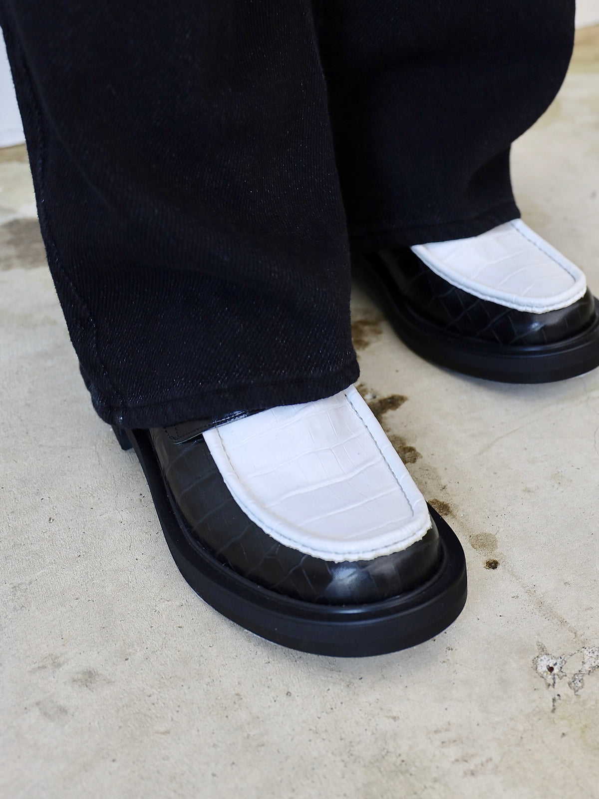LEATHER LOAFERS
