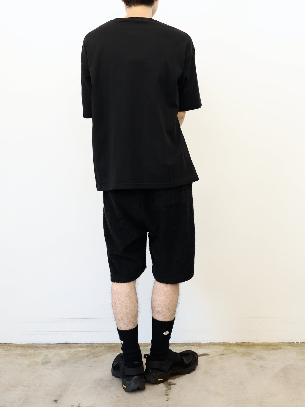 GEOMETRIC PILE WIDE SHORTS