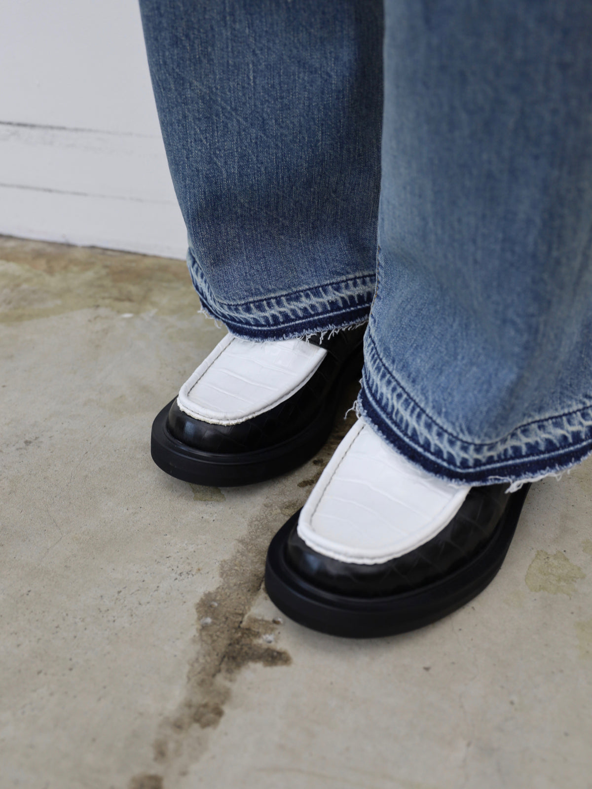 LEATHER LOAFERS