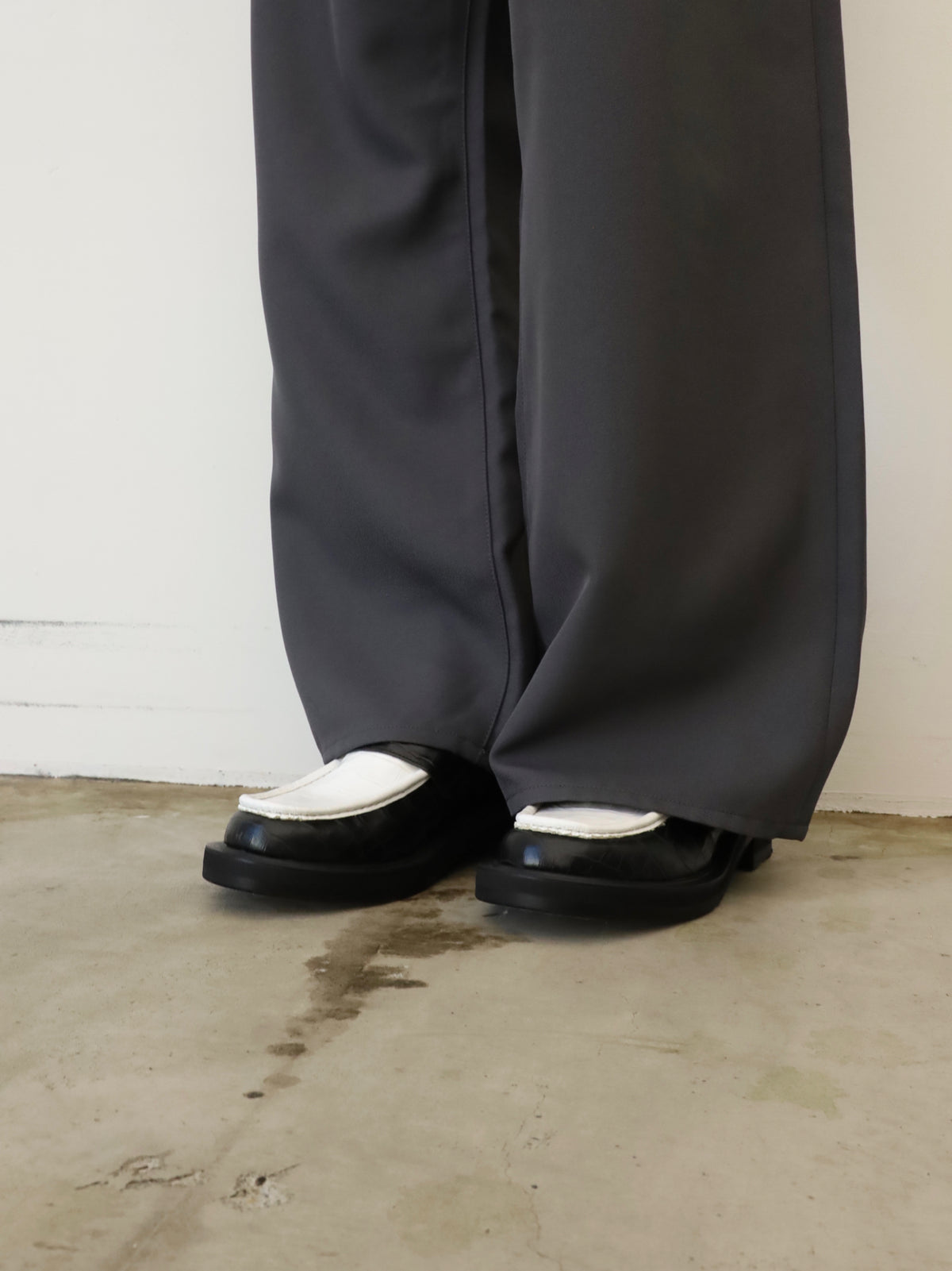 LEATHER LOAFERS