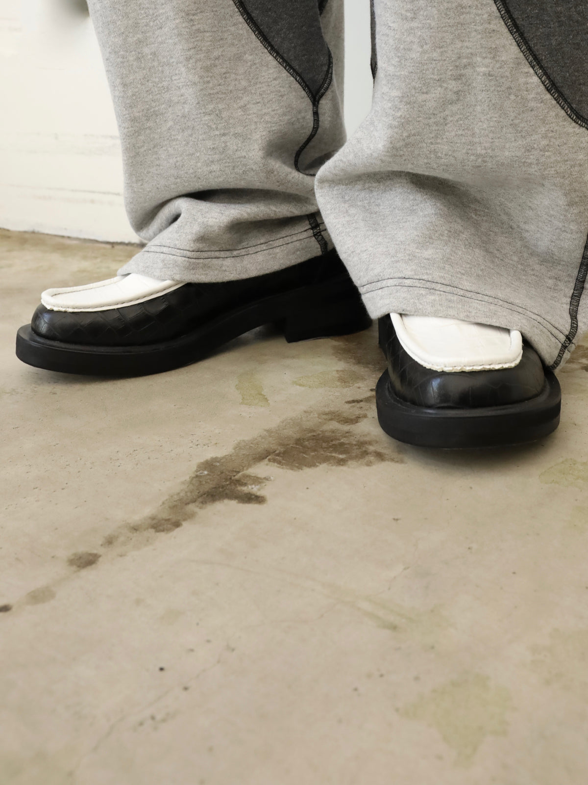LEATHER LOAFERS