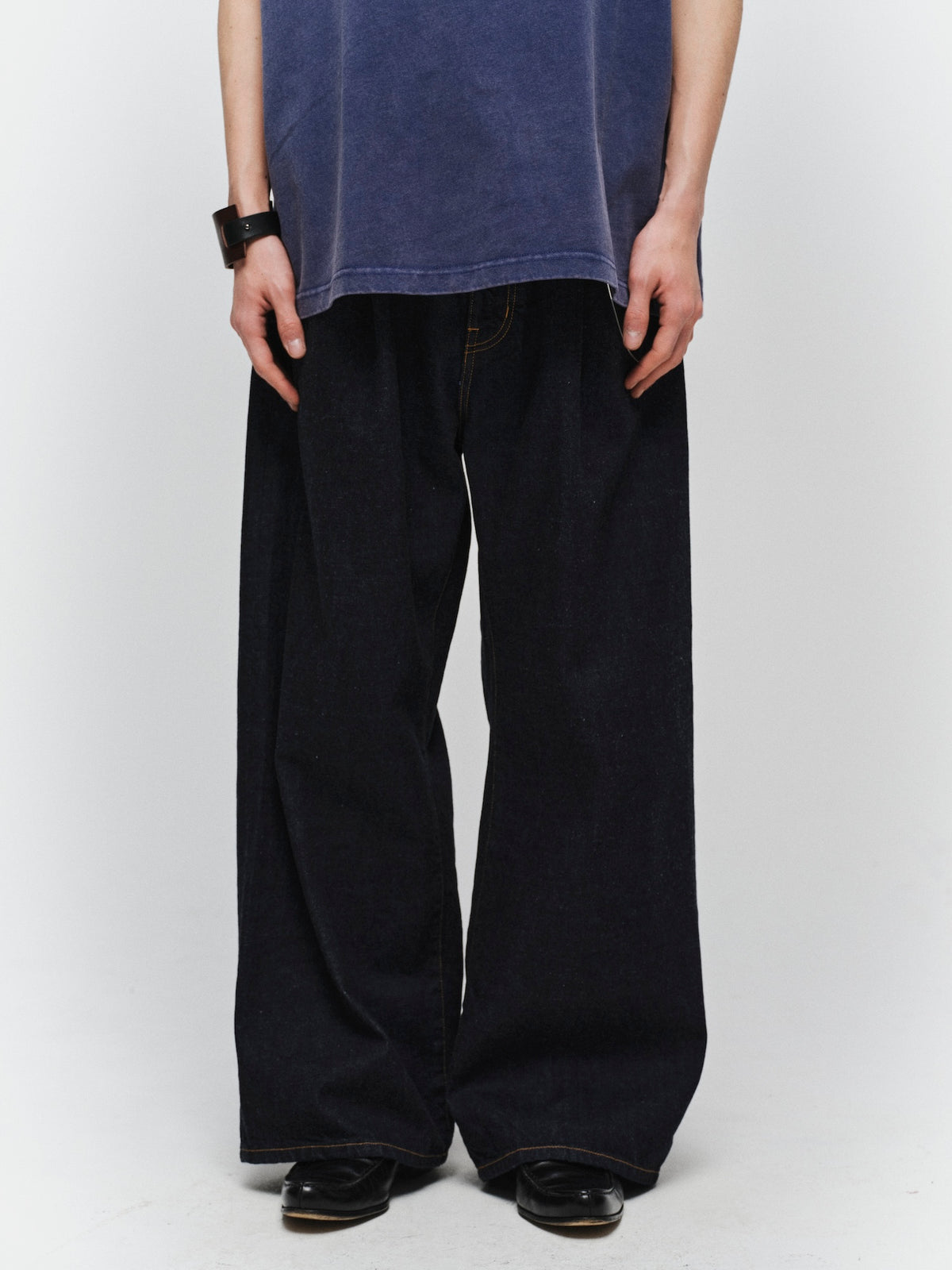 ONE TUCK DENIM PANTS