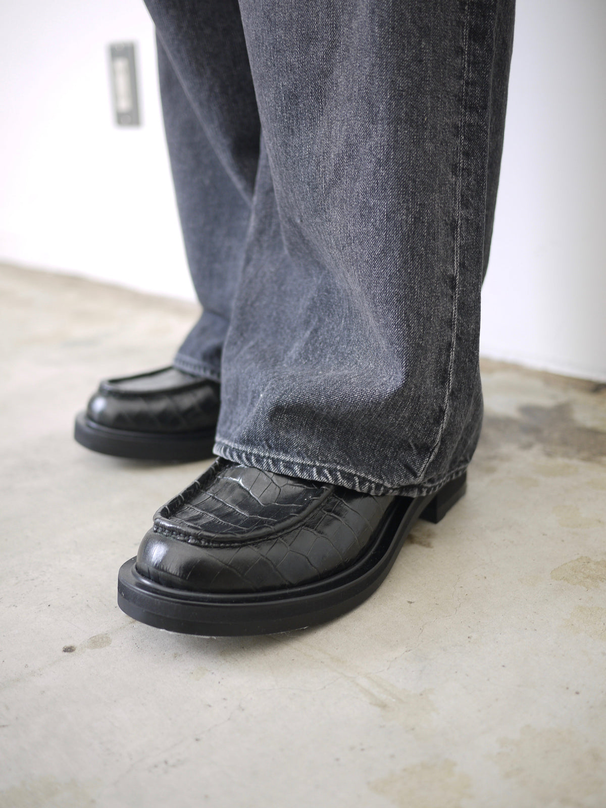 LEATHER LOAFERS