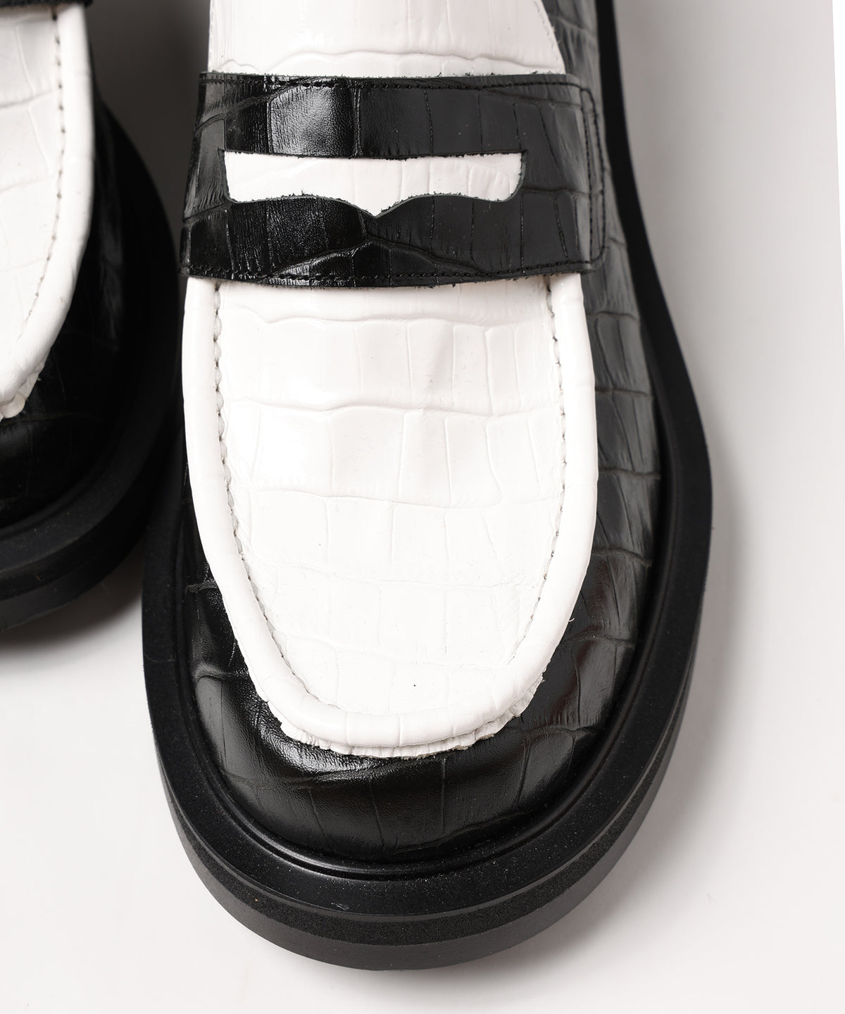 LEATHER LOAFERS