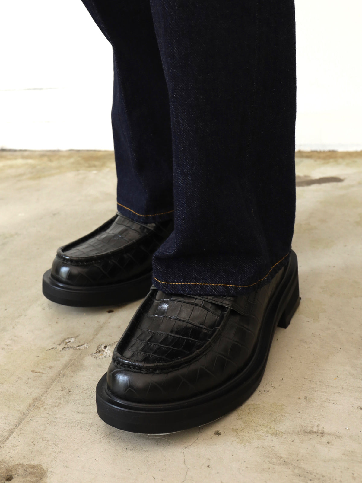 LEATHER LOAFERS
