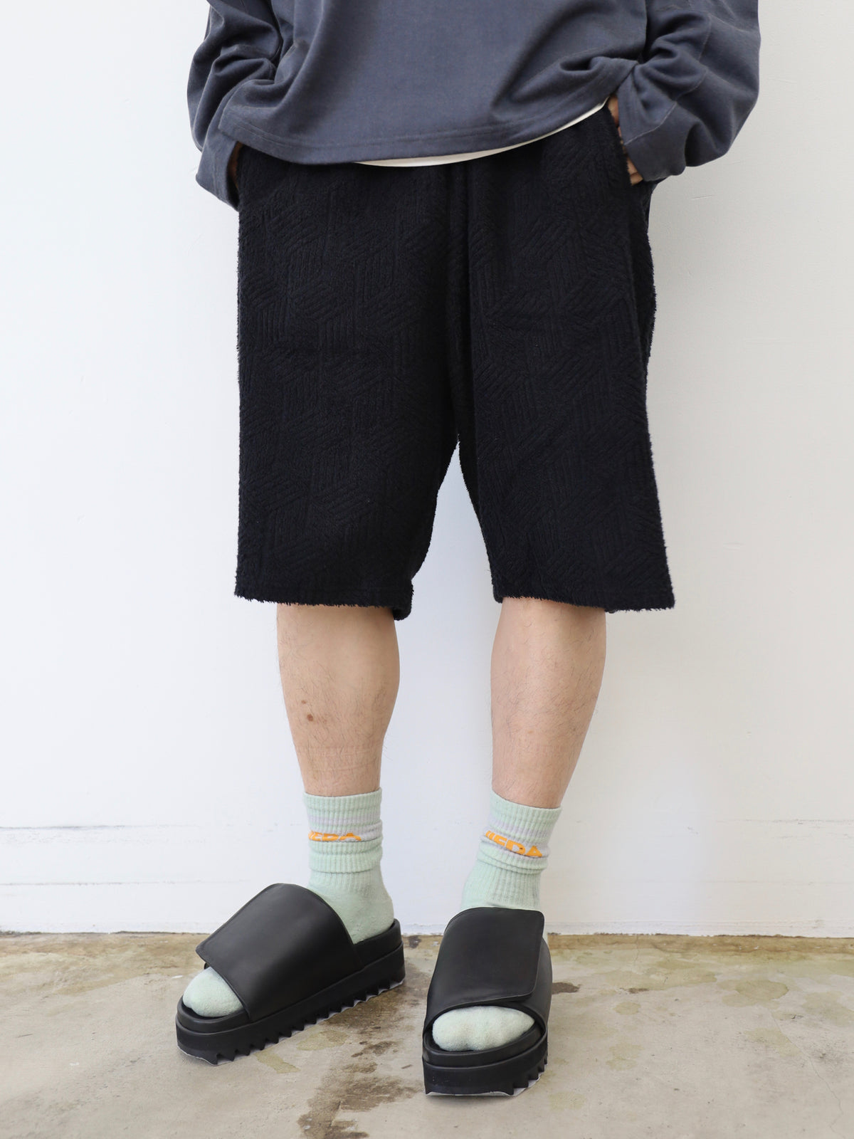 GEOMETRIC PILE WIDE SHORTS
