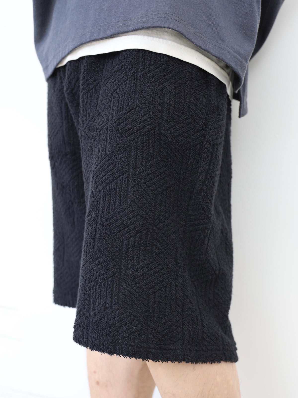 GEOMETRIC PILE WIDE SHORTS