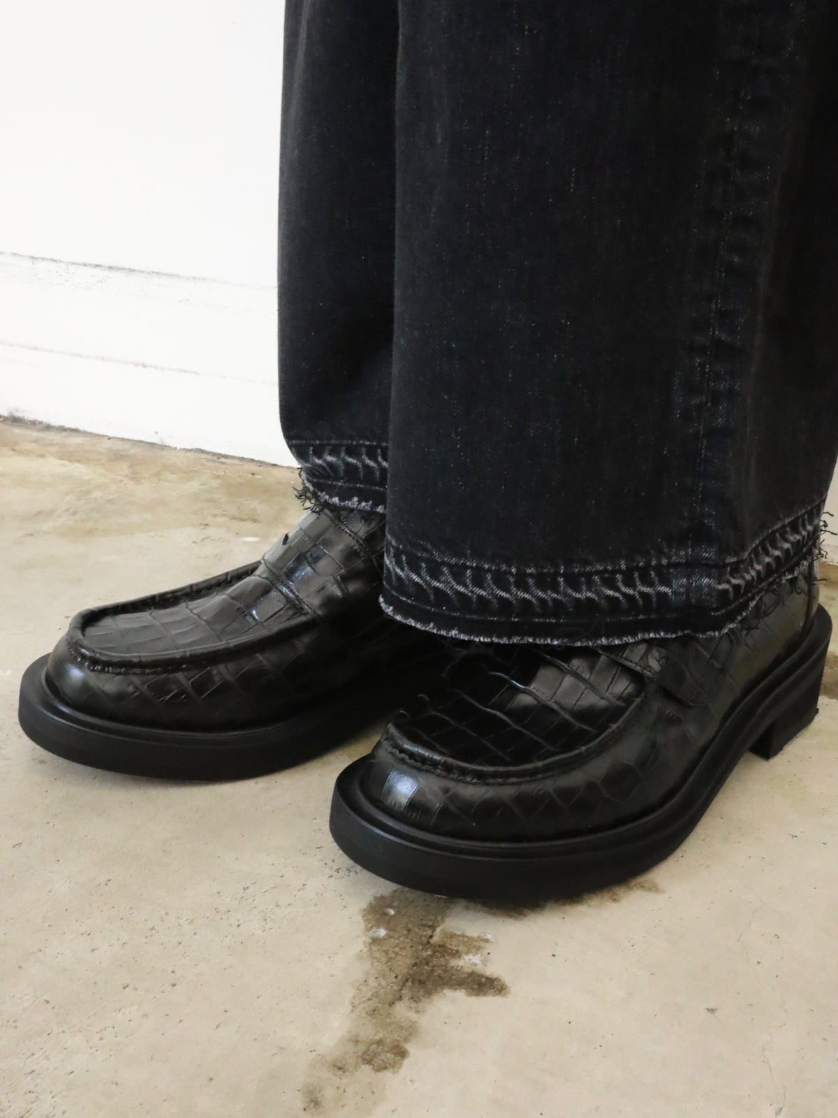 LEATHER LOAFERS