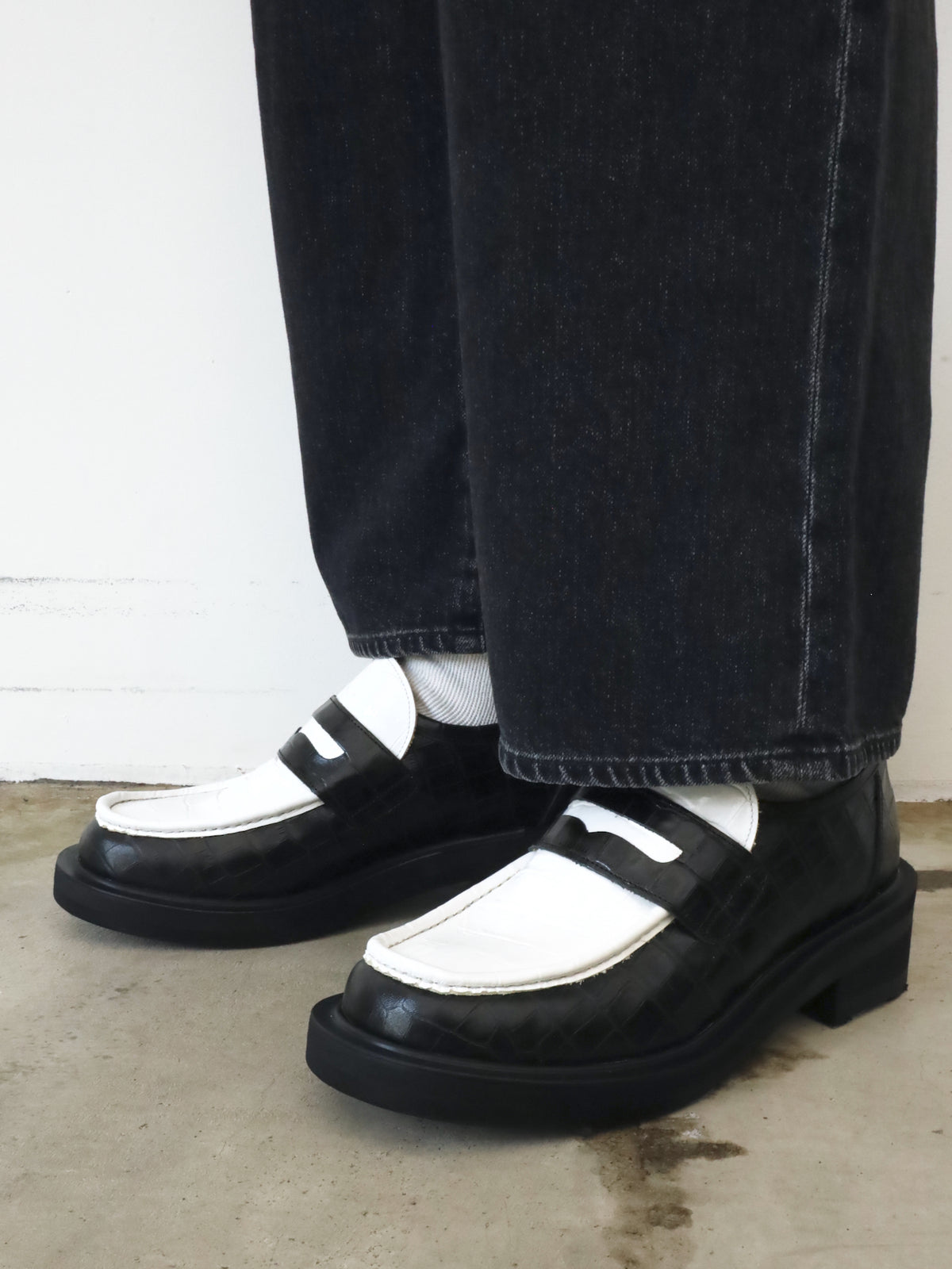 LEATHER LOAFERS