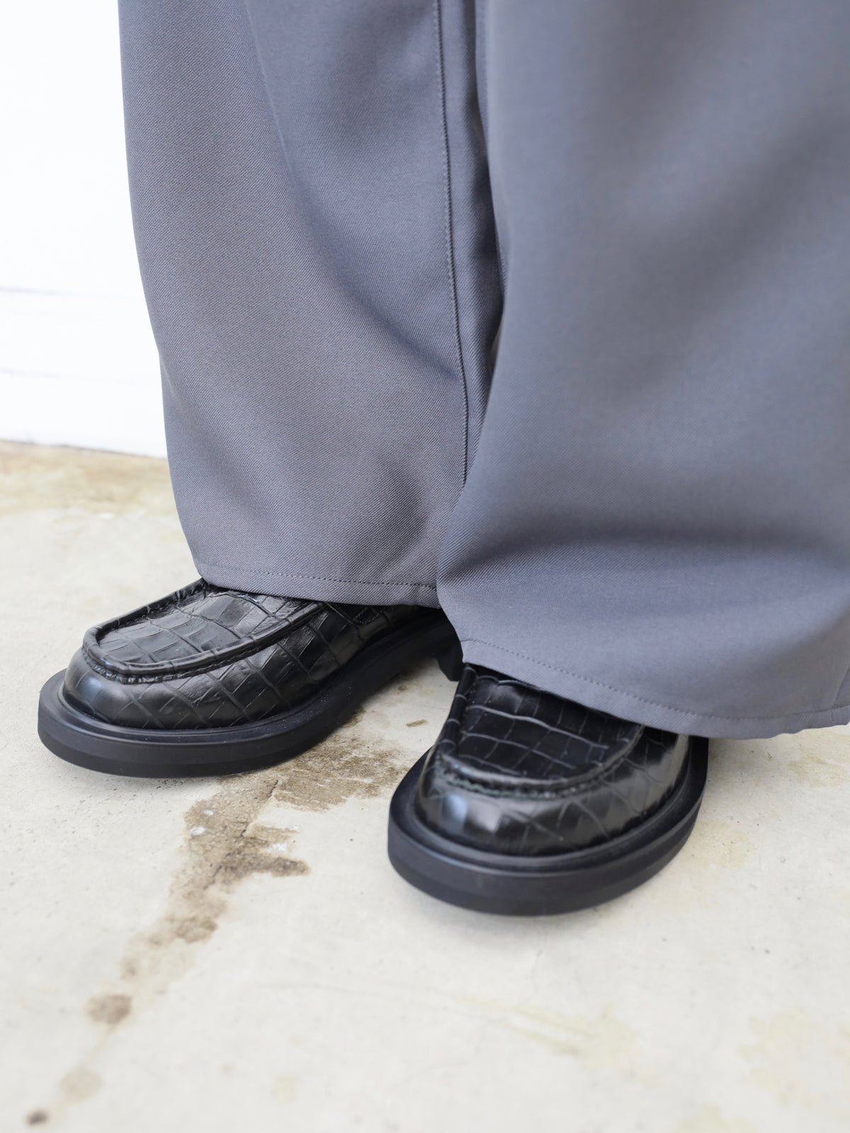 LEATHER LOAFERS