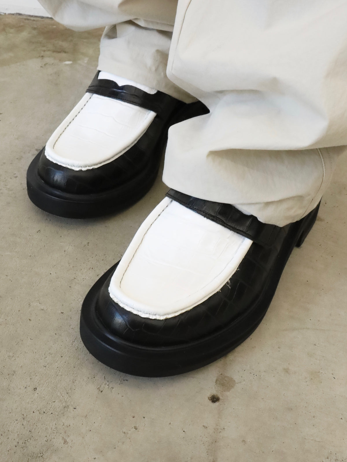 LEATHER LOAFERS