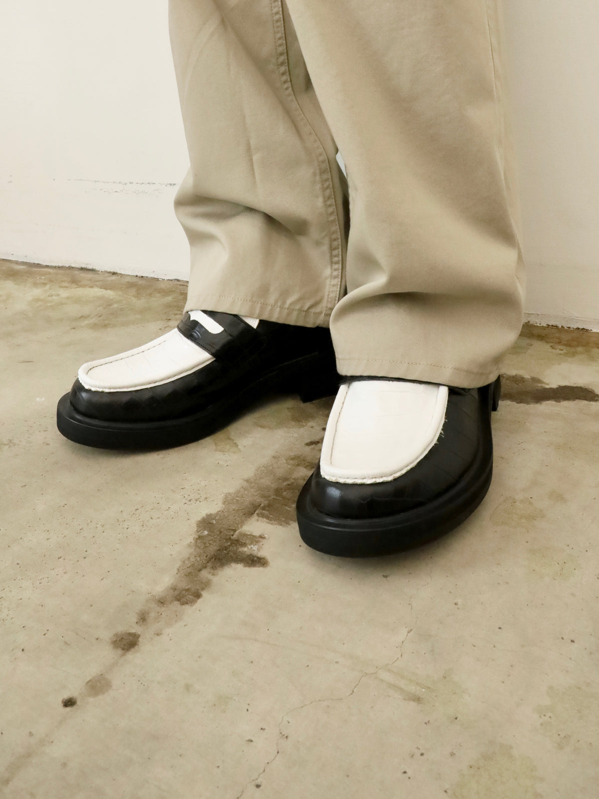 LEATHER LOAFERS