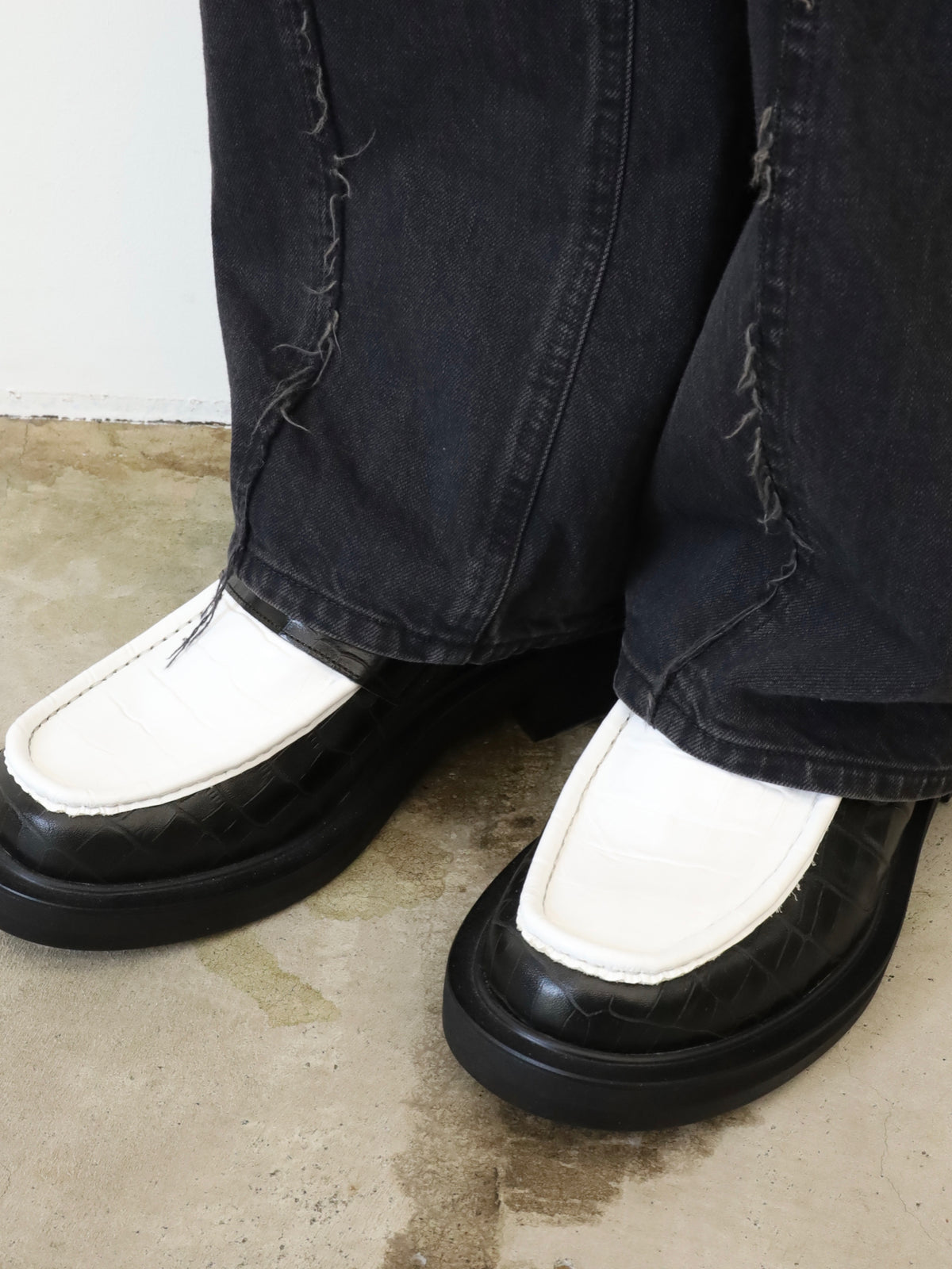 LEATHER LOAFERS