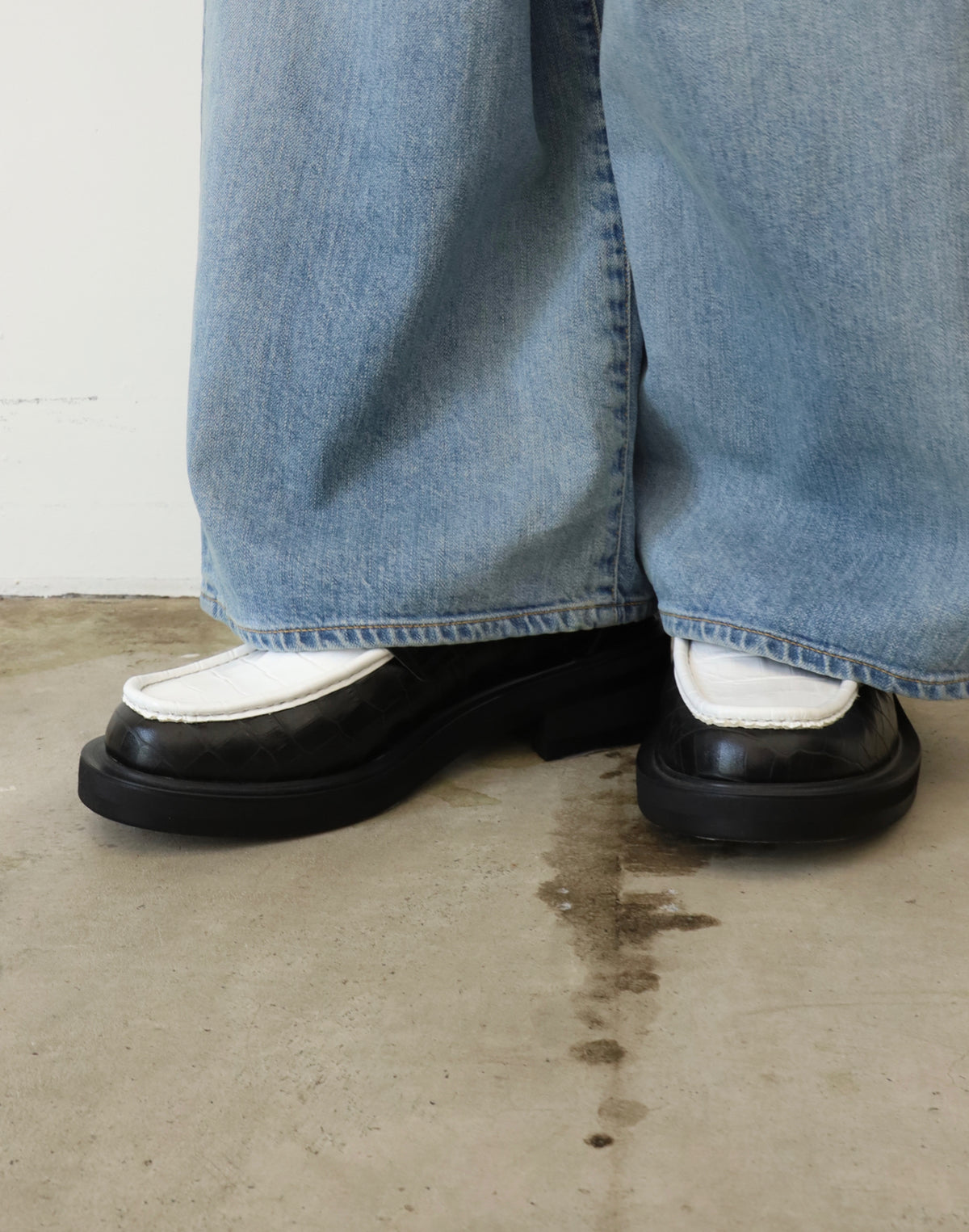 LEATHER LOAFERS
