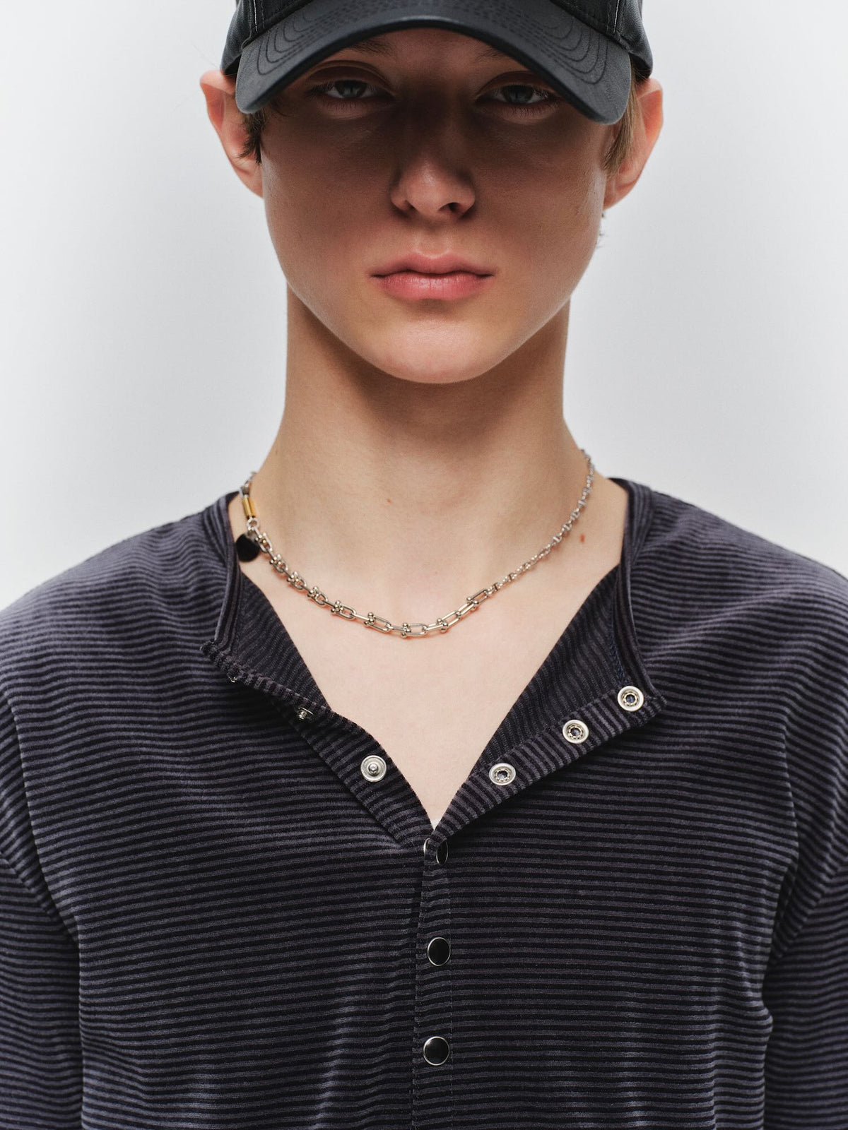 SWITCHING NECKLACE
