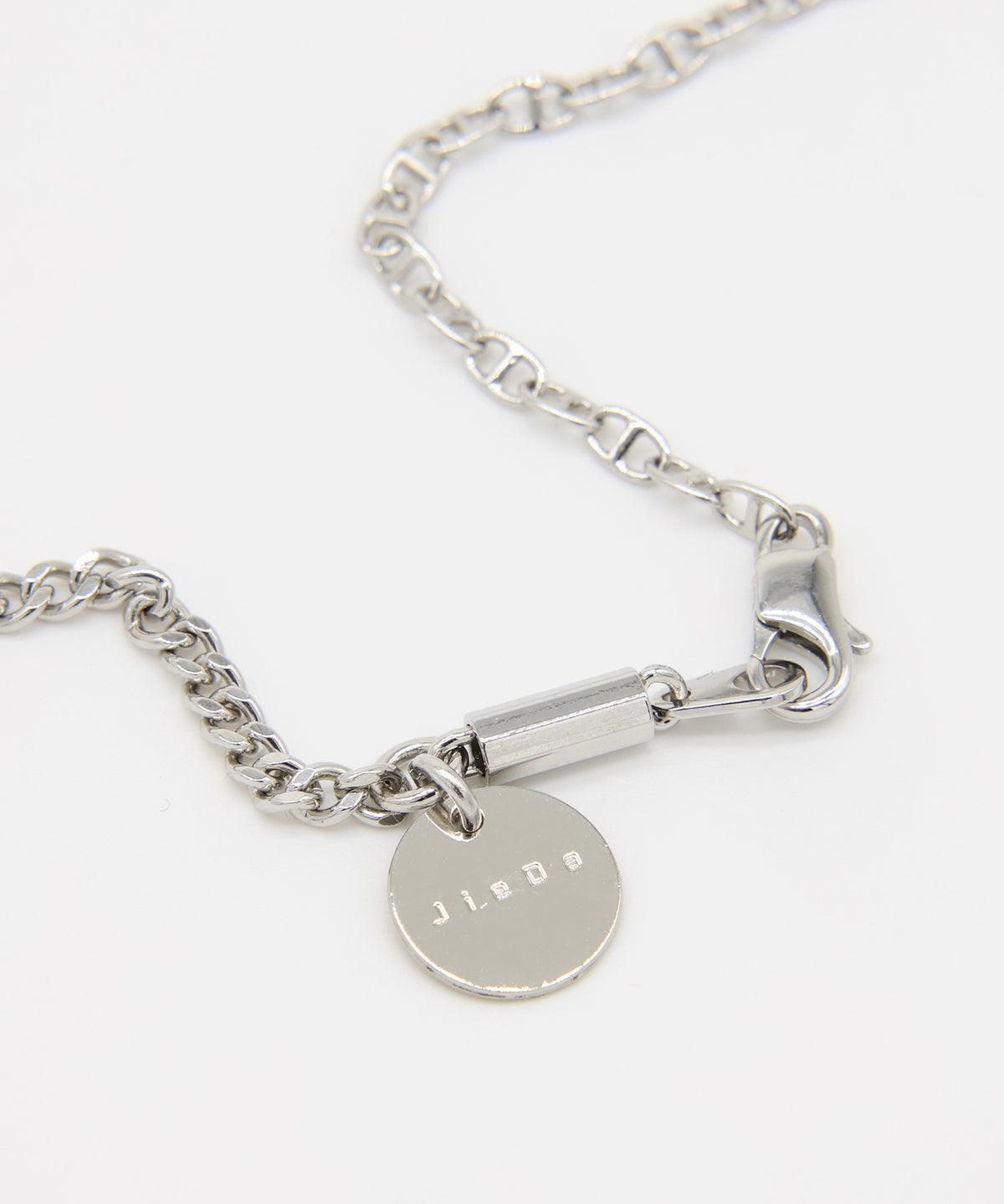 THIN SWITCHING NECKLACE